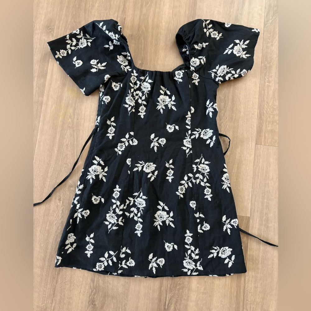 Abercrombie and Fitch Embroidered Linen Blend Mini Dress - Picture 5 of 7